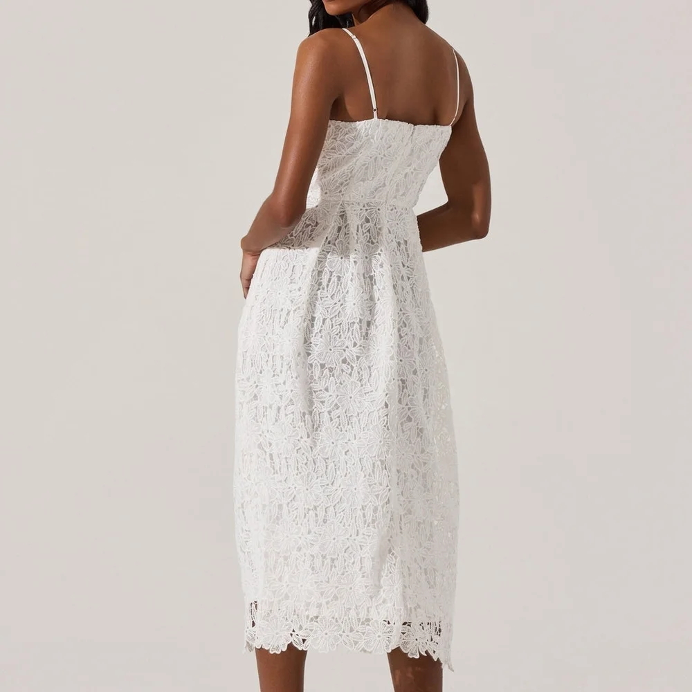 Astr White Flowery Lace Midi Dress Size Medium Nwot, Has One Very Small Flaw - Picture 3 of 16